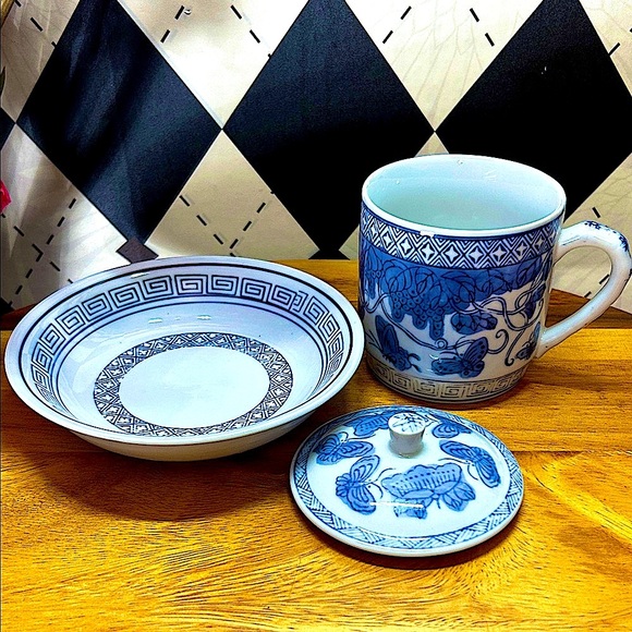 Exquisite Blue & White Chinoiserie Tea Set | Lidded Porcelain Elegance| 12-Piece - Picture 4 of 9